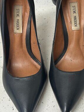Steve Madden Pointed-Toe Leather Pump